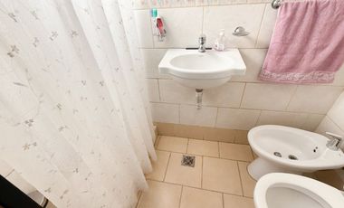 VENTA CASA 5 AMB CON DEPTO 3 AMB SOBRE MISMO LOTE