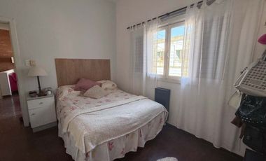 VENTA CASA 5 AMB CON DEPTO 3 AMB SOBRE MISMO LOTE