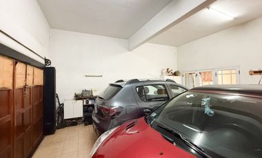 VENTA CASA 5 AMB CON DEPTO 3 AMB SOBRE MISMO LOTE