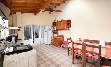 VENTA CASA 5 AMB CON DEPTO 3 AMB SOBRE MISMO LOTE