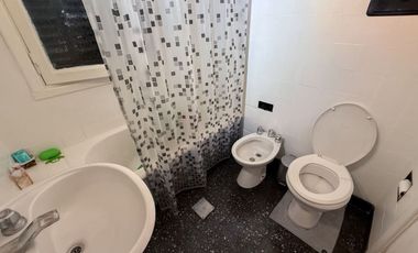 VENTA CASA 5 AMB CON DEPTO 3 AMB SOBRE MISMO LOTE