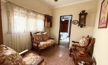 VENTA CASA 5 AMB CON DEPTO 3 AMB SOBRE MISMO LOTE