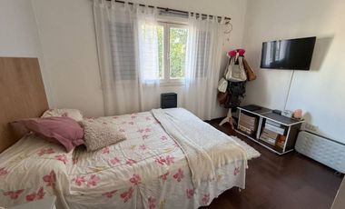 VENTA CASA 5 AMB CON DEPTO 3 AMB SOBRE MISMO LOTE