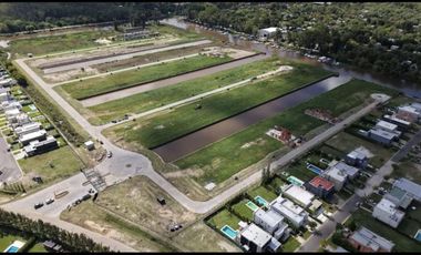 VENTA LOTE AL RIO NAUTICO VILLA NUEVA PERMUTA FINANCIA