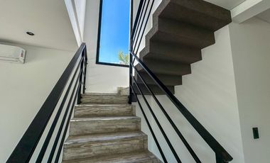 VENTA CASA 4 AMB A ESTRENAR VILLA NUEVA . PERMUTA Y FINANCIA