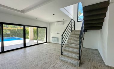 VENTA CASA 4 AMB A ESTRENAR VILLA NUEVA . PERMUTA Y FINANCIA