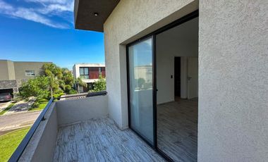 VENTA CASA 4 AMB A ESTRENAR VILLA NUEVA . PERMUTA Y FINANCIA