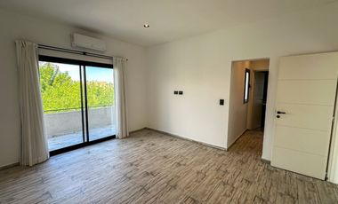 VENTA CASA 4 AMB A ESTRENAR VILLA NUEVA . PERMUTA Y FINANCIA