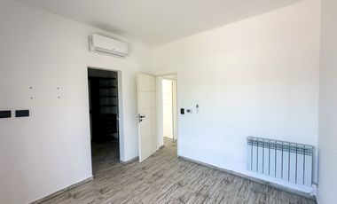 VENTA CASA 4 AMB A ESTRENAR VILLA NUEVA . PERMUTA Y FINANCIA