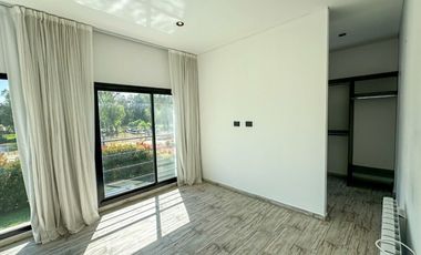 VENTA CASA 4 AMB A ESTRENAR VILLA NUEVA . PERMUTA Y FINANCIA