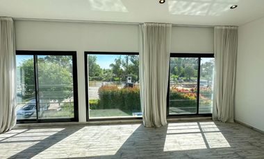 VENTA CASA 4 AMB A ESTRENAR VILLA NUEVA . PERMUTA Y FINANCIA