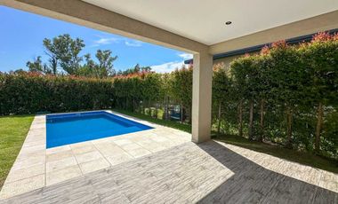 VENTA CASA 4 AMB A ESTRENAR VILLA NUEVA . PERMUTA Y FINANCIA