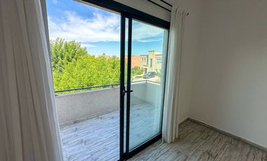 VENTA CASA 4 AMB A ESTRENAR VILLA NUEVA . PERMUTA Y FINANCIA