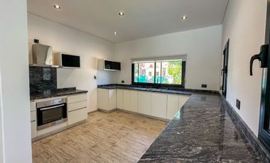 VENTA CASA 4 AMB A ESTRENAR VILLA NUEVA . PERMUTA Y FINANCIA