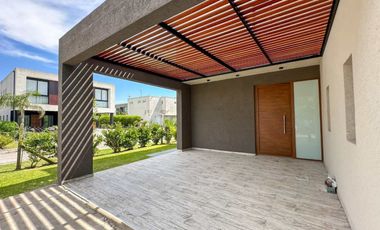 VENTA CASA 4 AMB A ESTRENAR VILLA NUEVA . PERMUTA Y FINANCIA