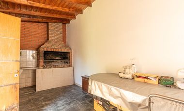VENTA CASA 3 AMB EN HURLINGHAM C/ JARDÍN Y GARAGE