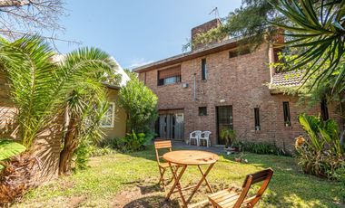 VENTA CASA 3 AMB EN HURLINGHAM C/ JARDÍN Y GARAGE