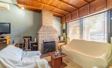 VENTA CASA 3 AMB EN HURLINGHAM C/ JARDÍN Y GARAGE
