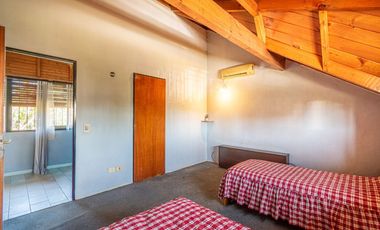 VENTA CASA 3 AMB EN HURLINGHAM C/ JARDÍN Y GARAGE