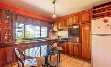 VENTA CASA 3 AMB EN HURLINGHAM C/ JARDÍN Y GARAGE