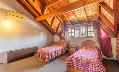 VENTA CASA 3 AMB EN HURLINGHAM C/ JARDÍN Y GARAGE