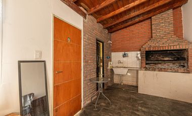 VENTA CASA 3 AMB EN HURLINGHAM C/ JARDÍN Y GARAGE