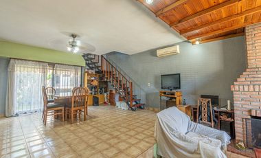 VENTA CASA 3 AMB EN HURLINGHAM C/ JARDÍN Y GARAGE