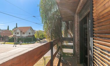 VENTA CASA 3 AMB EN HURLINGHAM C/ JARDÍN Y GARAGE