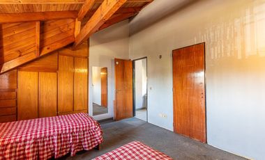 VENTA CASA 3 AMB EN HURLINGHAM C/ JARDÍN Y GARAGE