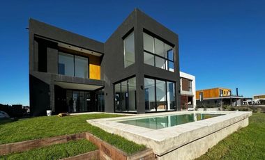 ALQUILER CASA 5 AMB CON MUELLE PROPIO VILLANUEVA