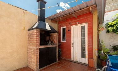 Venta PH 3 ambientes con patio en Caseros