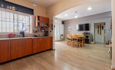 Venta PH 3 ambientes con patio en Caseros