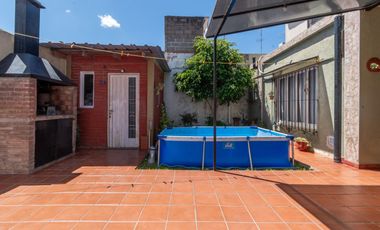 Venta PH 3 ambientes con patio en Caseros