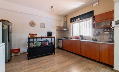 Venta PH 3 ambientes con patio en Caseros