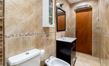 Venta PH 3 ambientes con patio en Caseros
