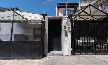 Venta PH 3 ambientes con patio en Caseros