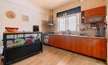 Venta PH 3 ambientes con patio en Caseros