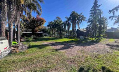 Importante Quinta en Esquina sobre Ex Ruta 8 y Bog
