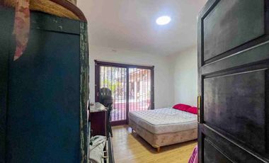 Importante Quinta en Esquina sobre Ex Ruta 8 y Bog