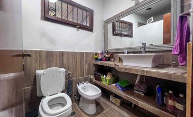 Importante Quinta en Esquina sobre Ex Ruta 8 y Bog