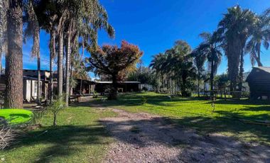 Importante Quinta en Esquina sobre Ex Ruta 8 y Bog