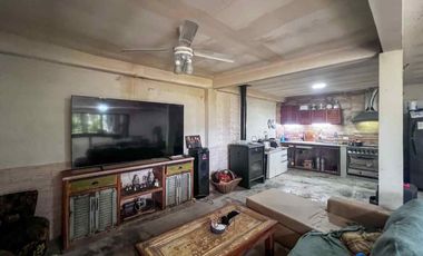 Importante Quinta en Esquina sobre Ex Ruta 8 y Bog