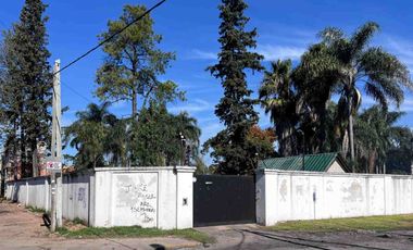 Importante Quinta en Esquina sobre Ex Ruta 8 y Bog