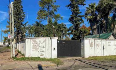 Importante Quinta en Esquina sobre Ex Ruta 8 y Bog