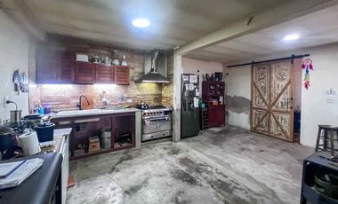 Importante Quinta en Esquina sobre Ex Ruta 8 y Bog
