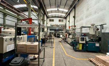 GALPÓN INDUSTRIAL CON PUENTE GRÚA + DOBLE FRENTE | SAN MARTÍN | 959 m²