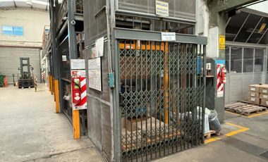 GALPÓN INDUSTRIAL CON PUENTE GRÚA + DOBLE FRENTE | SAN MARTÍN | 959 m²