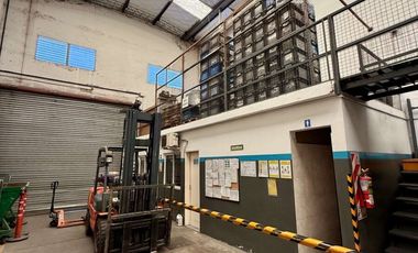 GALPÓN INDUSTRIAL CON PUENTE GRÚA + DOBLE FRENTE | SAN MARTÍN | 959 m²