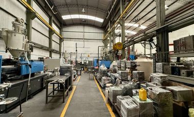 GALPÓN INDUSTRIAL CON PUENTE GRÚA + DOBLE FRENTE | SAN MARTÍN | 959 m²