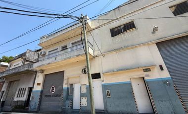 GALPÓN INDUSTRIAL CON PUENTE GRÚA + DOBLE FRENTE | SAN MARTÍN | 959 m²